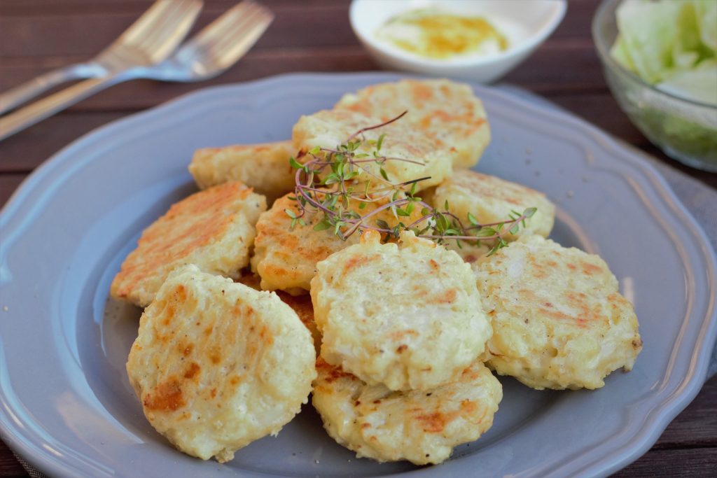 Cheesy Cauliflower Bites